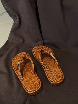 COPERNI - CROCO BRANDED FLIP FLOP / BROWN