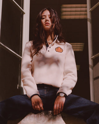 SPORTY & RICH - NY Crest Polar Sweatshirt in Cream