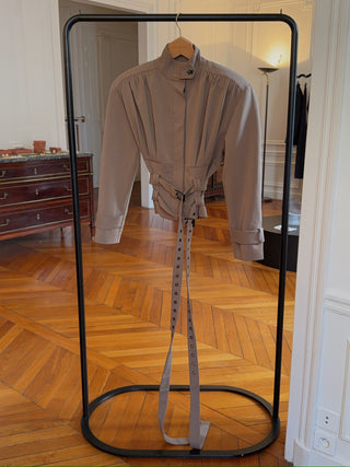 THE MANNEI - Tailored Jacket in Beige