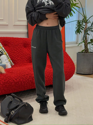 SPORTY & RICH - Serif Logo Soft Sweatpant in Faded Black