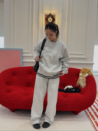 SPORTY & RICH X JUICY COUTURE - Juicy Emblem Crewneck in Heather Gray