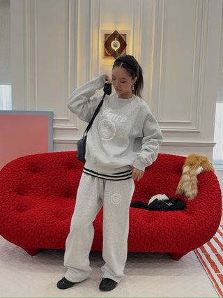 SPORTY & RICH X JUICY COUTURE - Juicy Emblem Wide Sweatpant in Heather Gray