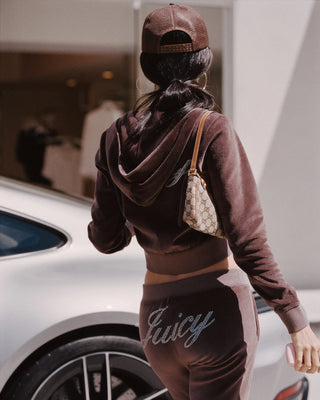 SPORTY & RICH - Juicy Script Velour Zip Hoodie in Chocolate