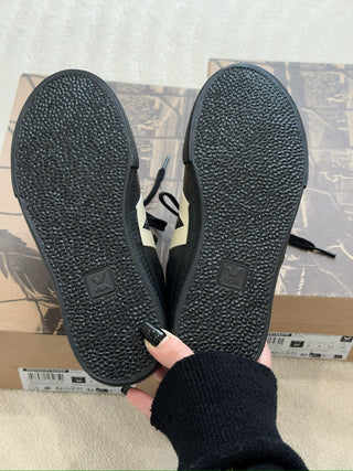 MAGLIANO X VEJA - Panenka Leather in Black