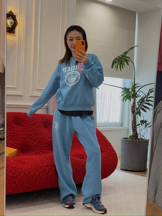 SPORTY & RICH X JUICY COUTURE - Juicy Emblem Wide Sweatpant in Sky Blue