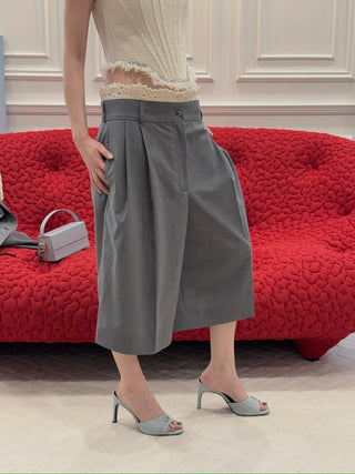 THE MANNEI - Wool Bermuda Shorts in Grey