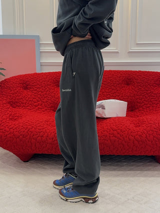 SPORTY & RICH - Serif Logo Soft Sweatpant in Faded Black